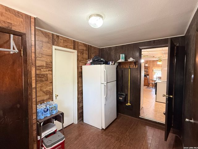 110 RENFRO DR, Devine, TX 78016