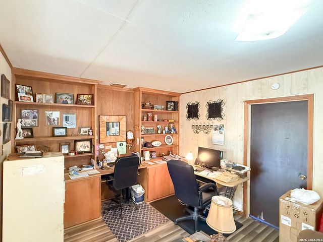 110 RENFRO DR, Devine, TX 78016