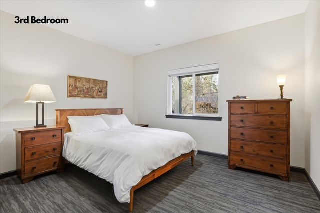 2121 E Cherrytree Ln, Spokane, WA 99203