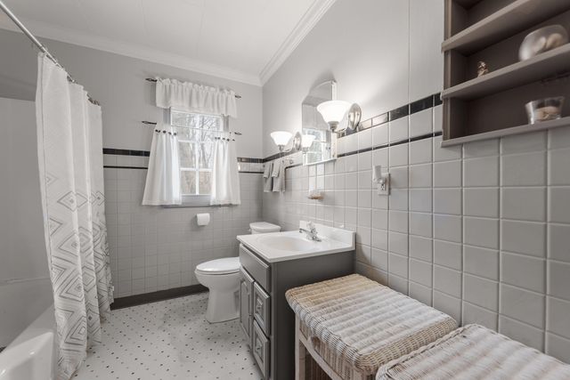 17 Angle Road, Michiana Shores, IN 46360