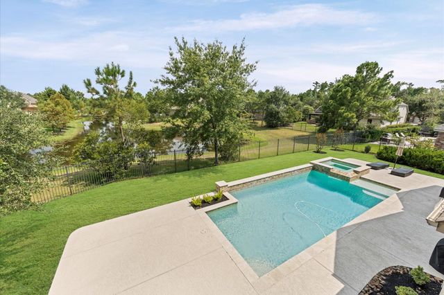 10 Cayuga Pond Court, The Woodlands, TX 77389