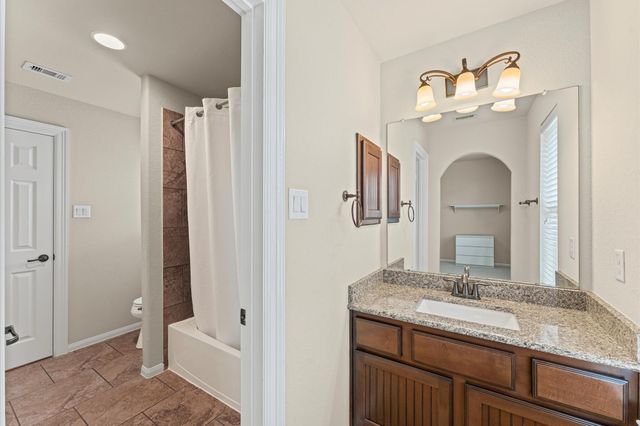10 Cayuga Pond Court, The Woodlands, TX 77389