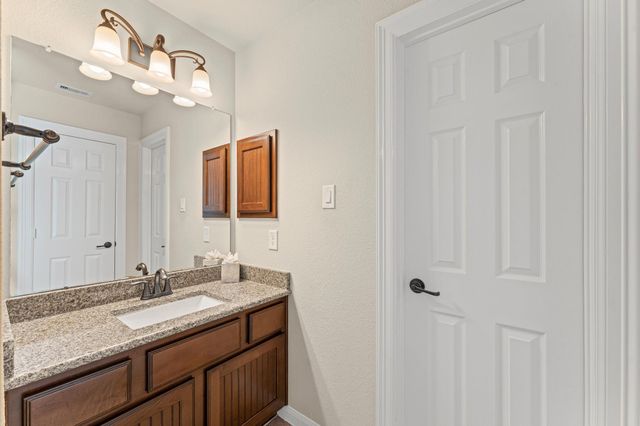 10 Cayuga Pond Court, The Woodlands, TX 77389