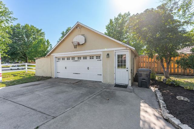 2098 N Westridge Ct., Wichita, KS 67203