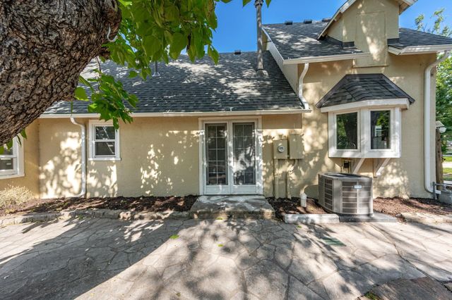 2098 N Westridge Ct., Wichita, KS 67203