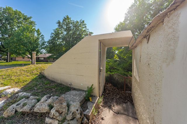 2098 N Westridge Ct., Wichita, KS 67203