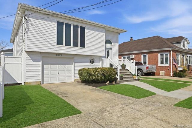 3671 Bayview Street, Seaford, NY 11783