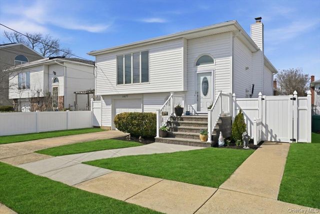 3671 Bayview Street, Seaford, NY 11783