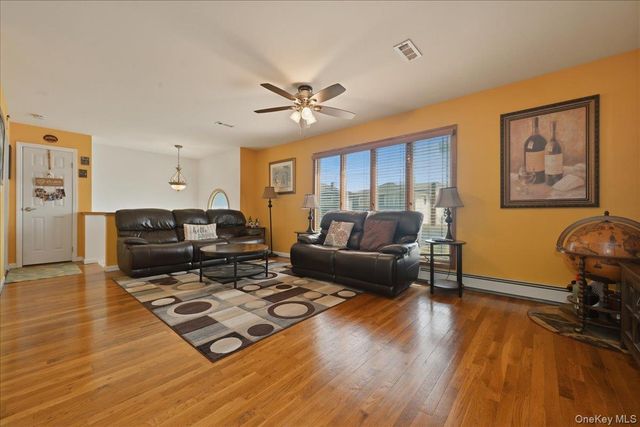 3671 Bayview Street, Seaford, NY 11783