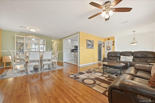 3671 Bayview Street, Seaford, NY 11783