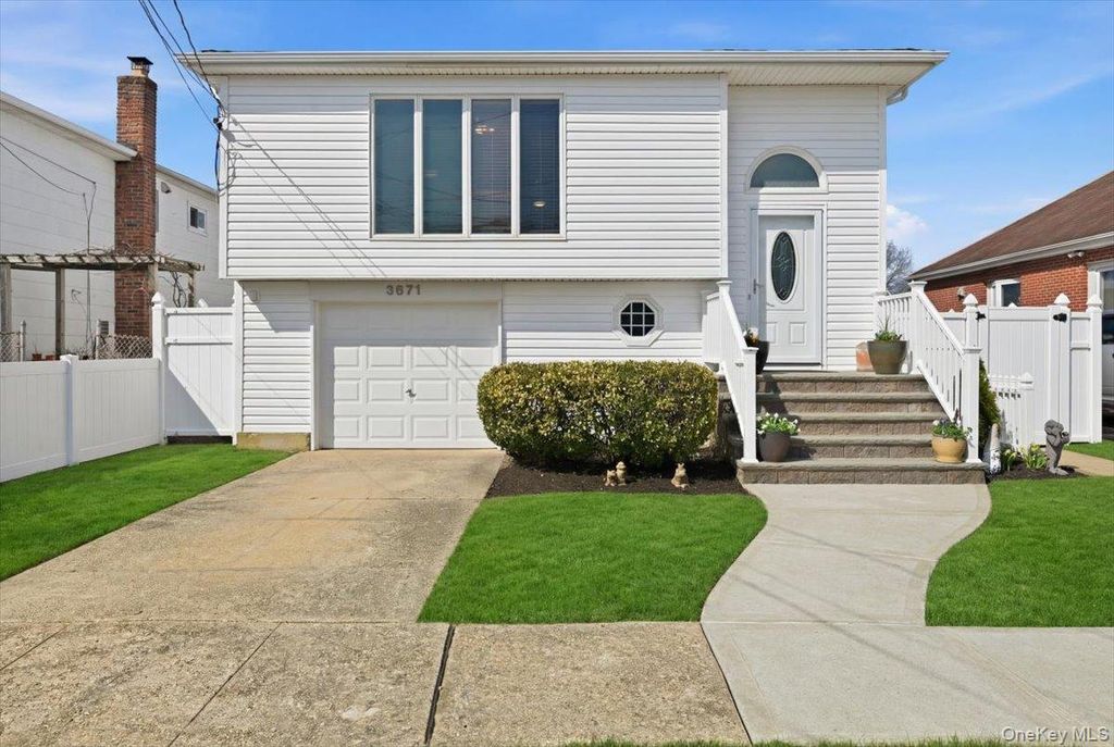 3671 Bayview Street, Seaford, NY 11783