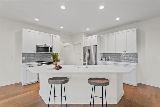 6 Foxtrot Lane, Monticello, IL 61856