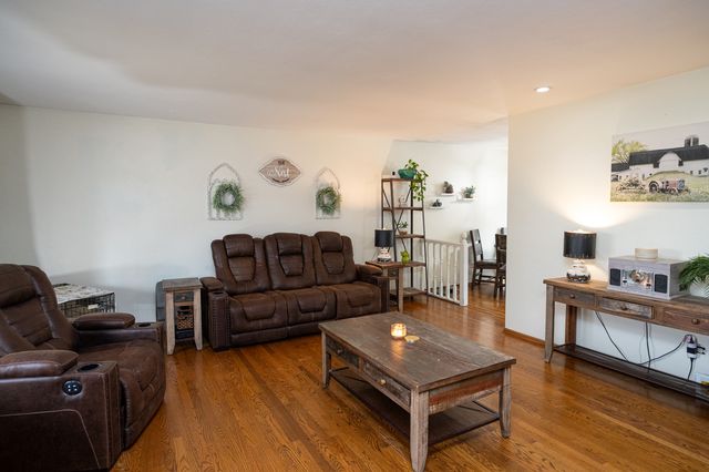 1403 W Beach Road, Waukegan, IL 60087