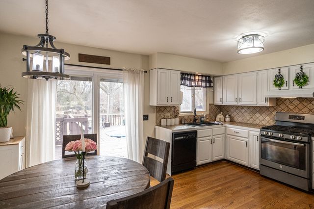 1403 W Beach Road, Waukegan, IL 60087