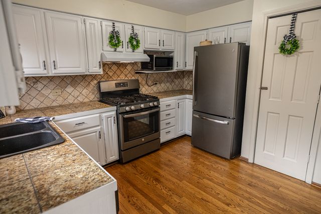 1403 W Beach Road, Waukegan, IL 60087