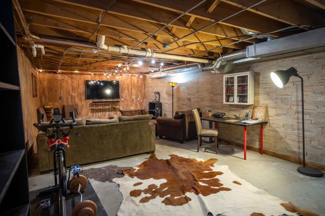 1403 W Beach Road, Waukegan, IL 60087