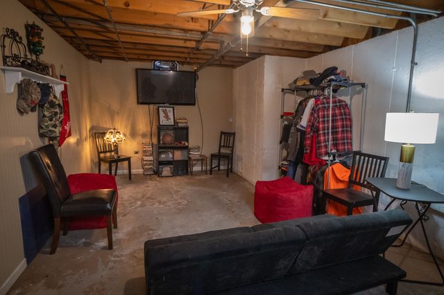 1403 W Beach Road, Waukegan, IL 60087