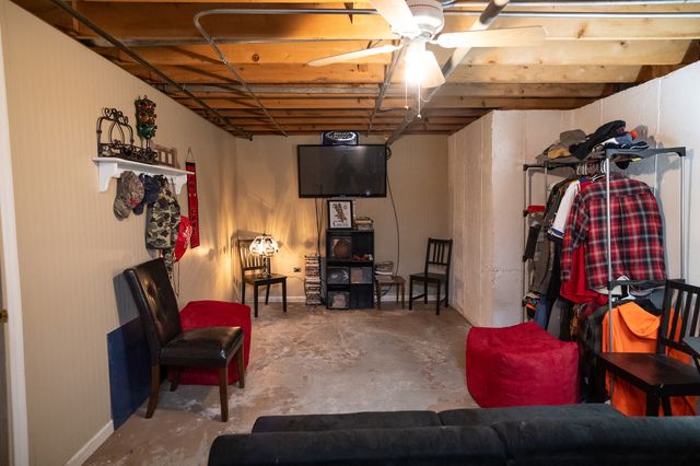 1403 W Beach Road, Waukegan, IL 60087