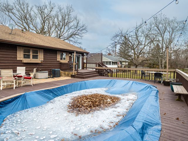 1403 W Beach Road, Waukegan, IL 60087