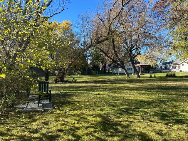 1403 W Beach Road, Waukegan, IL 60087