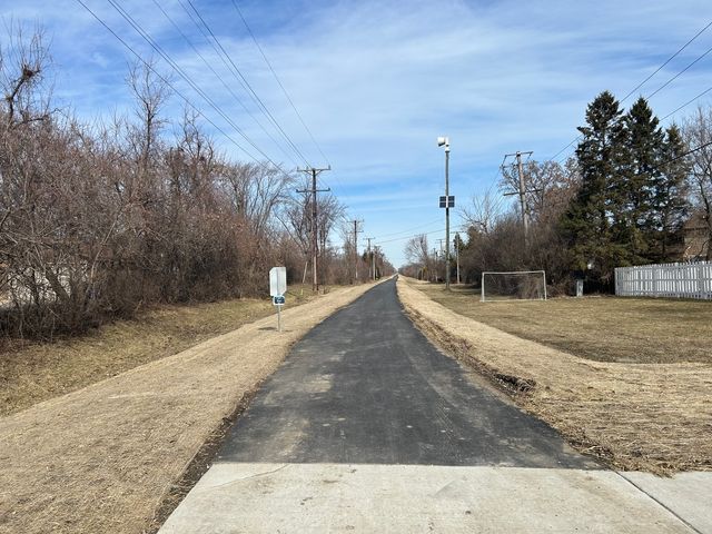 1403 W Beach Road, Waukegan, IL 60087