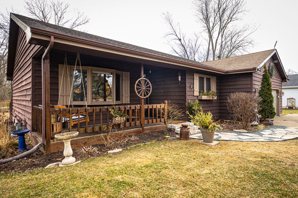 1403 W Beach Road, Waukegan, IL 60087