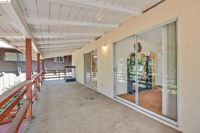 6501 Oakwood Dr, Oakland, CA 94611