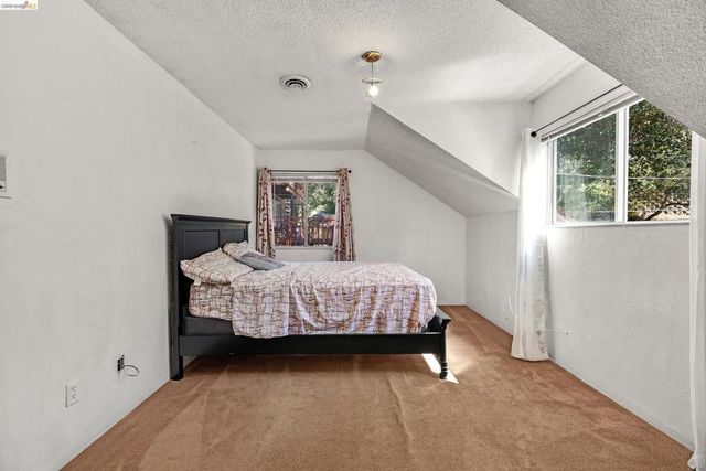 6501 Oakwood Dr, Oakland, CA 94611