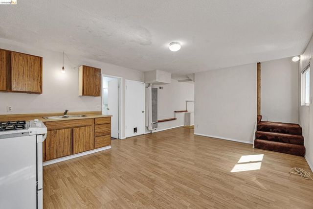 6501 Oakwood Dr, Oakland, CA 94611