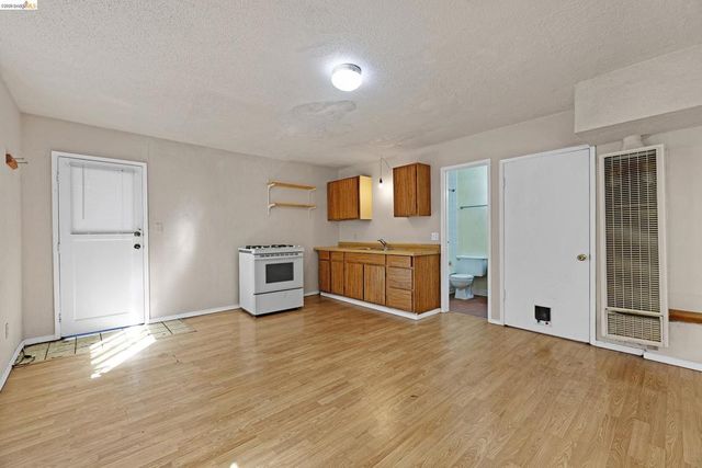 6501 Oakwood Dr, Oakland, CA 94611