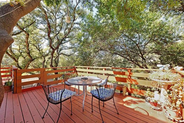 6501 Oakwood Dr, Oakland, CA 94611