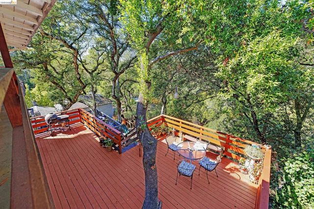 6501 Oakwood Dr, Oakland, CA 94611