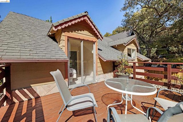 6501 Oakwood Dr, Oakland, CA 94611