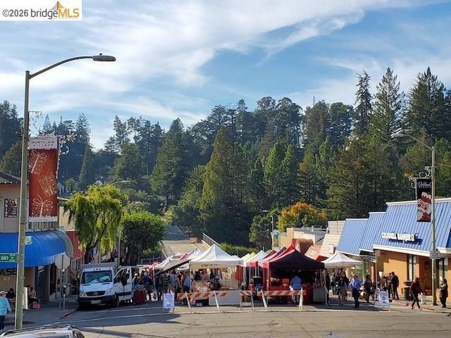 6501 Oakwood Dr, Oakland, CA 94611