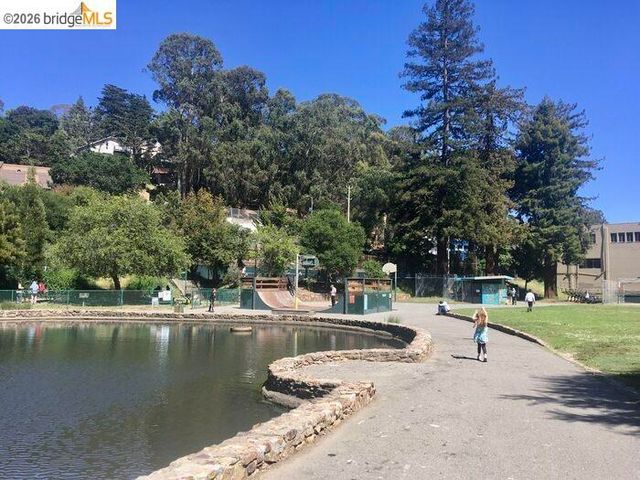 6501 Oakwood Dr, Oakland, CA 94611