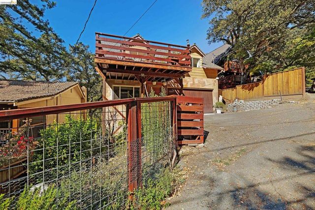 6501 Oakwood Dr, Oakland, CA 94611
