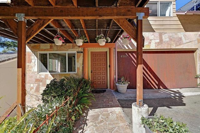 6501 Oakwood Dr, Oakland, CA 94611