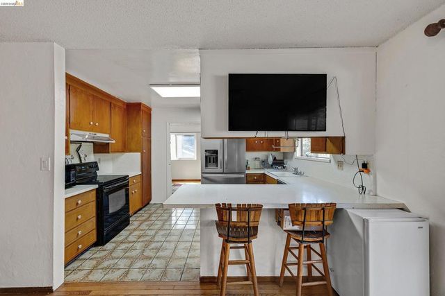 6501 Oakwood Dr, Oakland, CA 94611