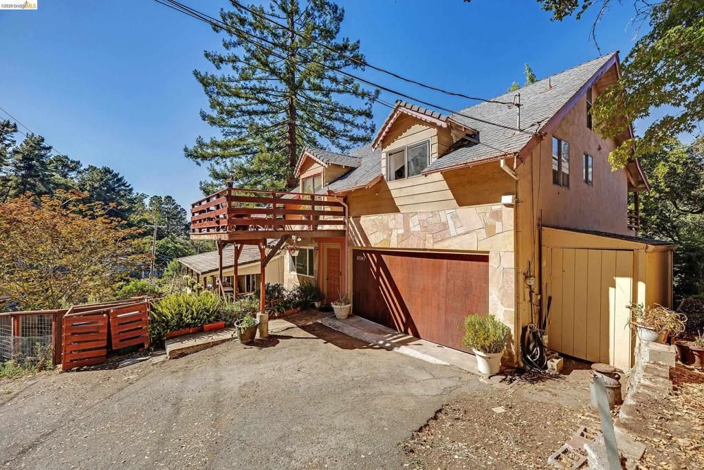 6501 Oakwood Dr, Oakland, CA 94611