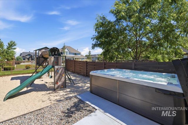 4522 W Sugar Tree Dr, Meridian, ID 83646