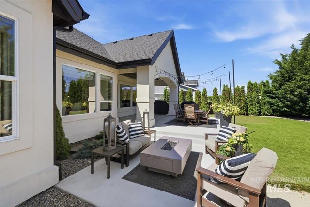 4522 W Sugar Tree Dr, Meridian, ID 83646