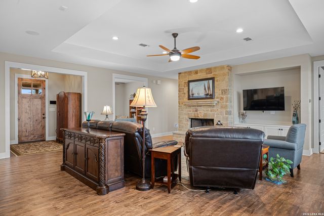 863 Primrose Path, Canyon Lake, TX 78133
