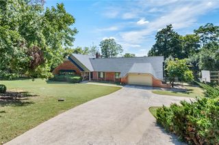 2725 Hyland Park Road, Fayetteville, AR 72701