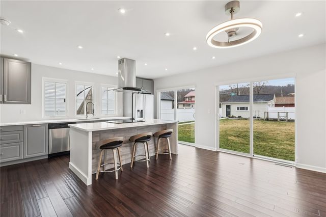 478 Jefferson Ave, Vanport, PA 15009