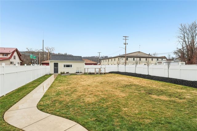 478 Jefferson Ave, Vanport, PA 15009