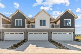 2898 Eastridge Terrace B, Coralville, IA 52241