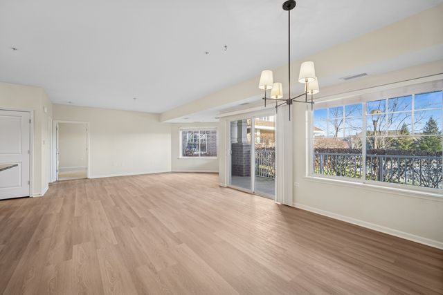 2220 Founders Drive 113, Northbrook, IL 60062