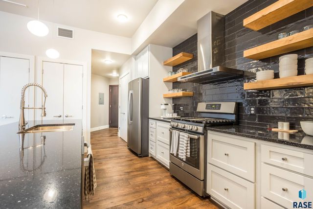 421 N Phillips Ave Avenue 303, Sioux Falls, SD 57104