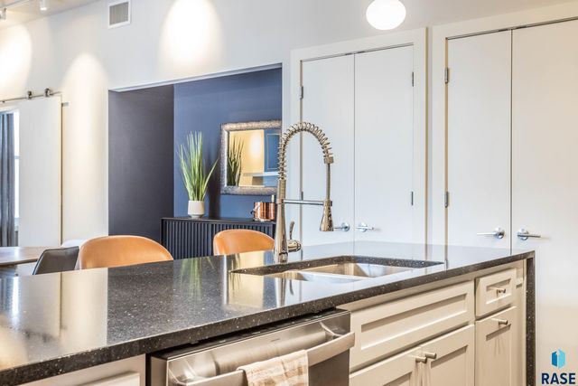 421 N Phillips Ave Avenue 303, Sioux Falls, SD 57104