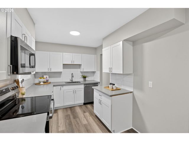 16601 Se TAYLOR St, Portland, OR 97233